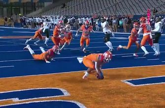 Avery Williams blocks punt, recovers in the end zone giving Boise St. early 7-0 lead