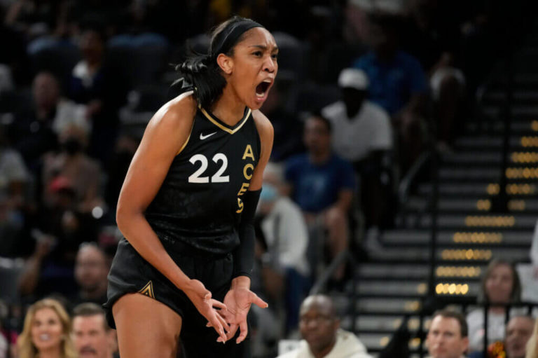WNBA Playoffs: Chantel Jennings breaks down semifinals, predicts Seattle-Chicago finals