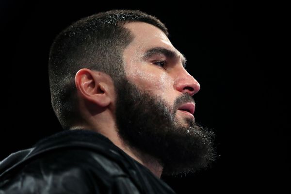 Beterbiev stops Yarde for 19th-straight knockout