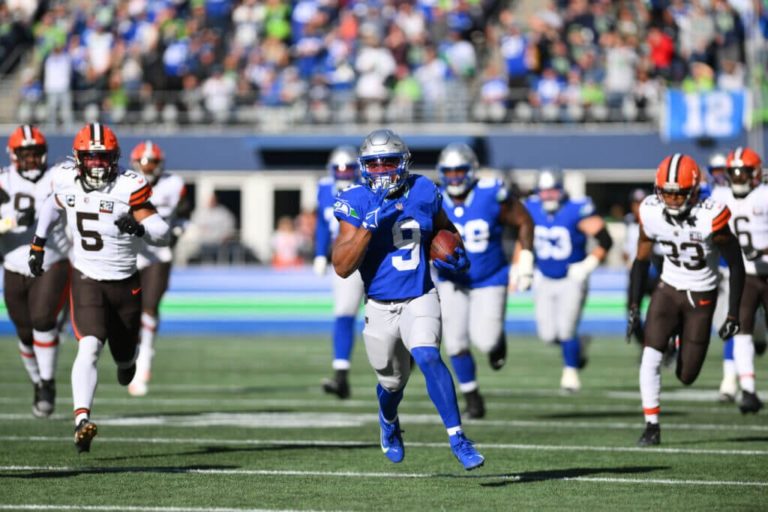 How can the Seahawks help Geno Smith through recent hiccups? Run the ball more