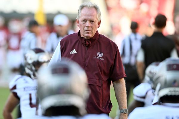 Sources: Arkansas exploring Petrino return as OC