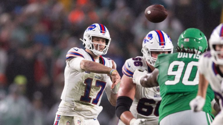 Follow live: Seeking 10th win of season, Eagles host inconsistent Bills
