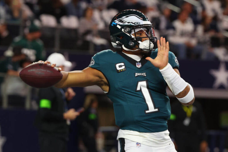 Eagles’ Jalen Hurts questionable vs. Seahawks, per reports; Geno Smith’s MNF status also in doubt