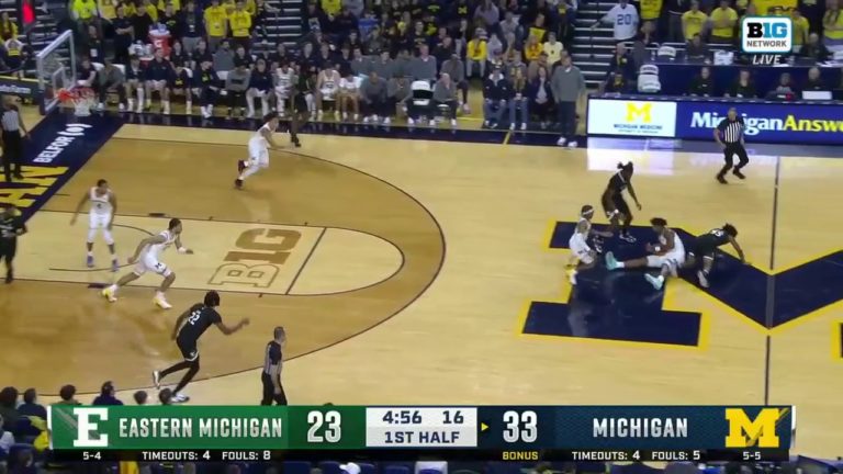 Michigan’s Tarris Reed’s incredible hustle leads to a Dug McDaniel bucket vs. Eastern Michigan