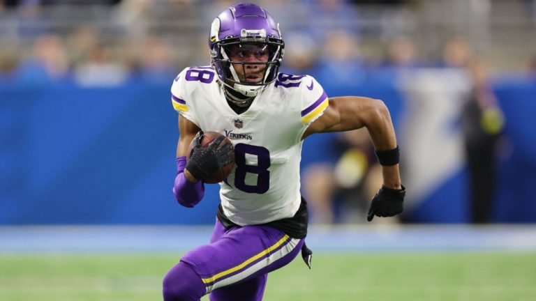 Vikings’ Jefferson returns, then exits with injury