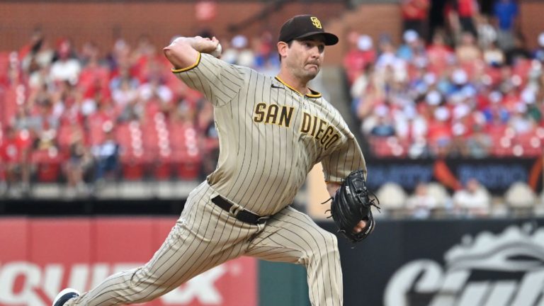 Royals reel in righties Lugo, Stratton, sources say