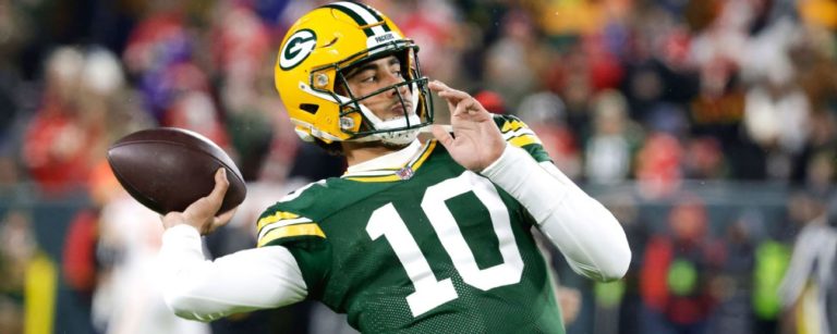 Follow live: Chiefs visit Green Bay for a Sunday Night Football battle against Packers