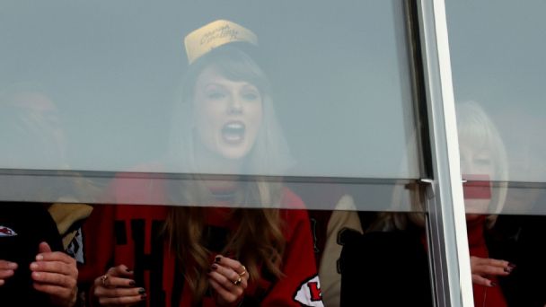 Taylor Swift walks by Bills players while entering Arrowhead Stadium
