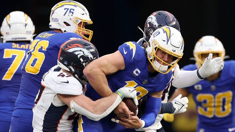 Chargers’ Herbert leaves game with finger injury