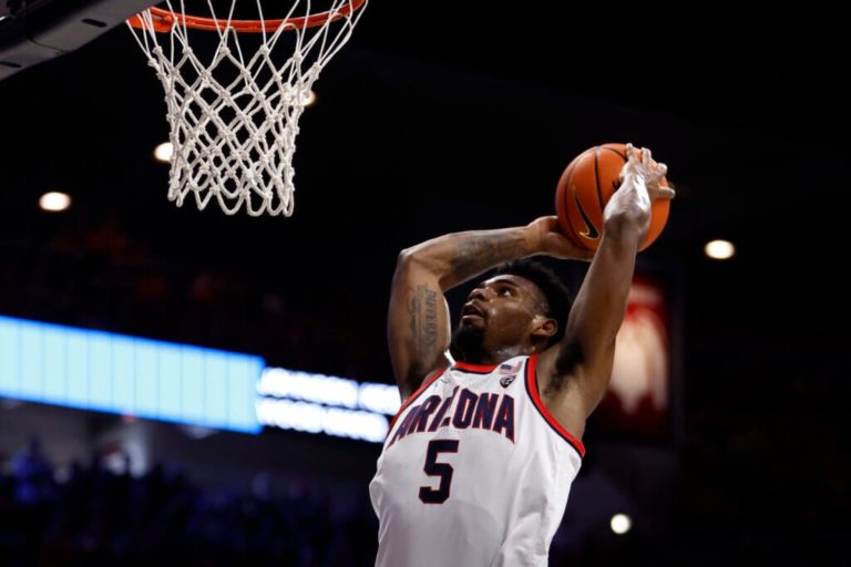 College basketball rankings: Arizona ascends to No. 1 after upset-filled week